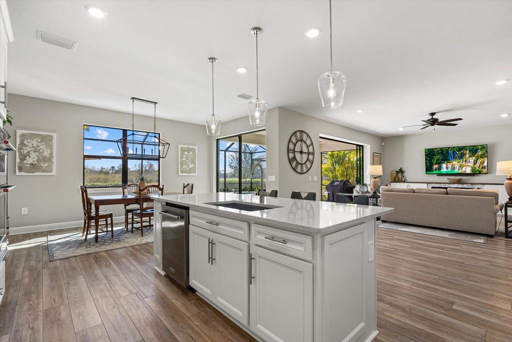 Image 15 of property listing at 5925 BLUESTAR COURT, Lakewood Ranch, FL 34211