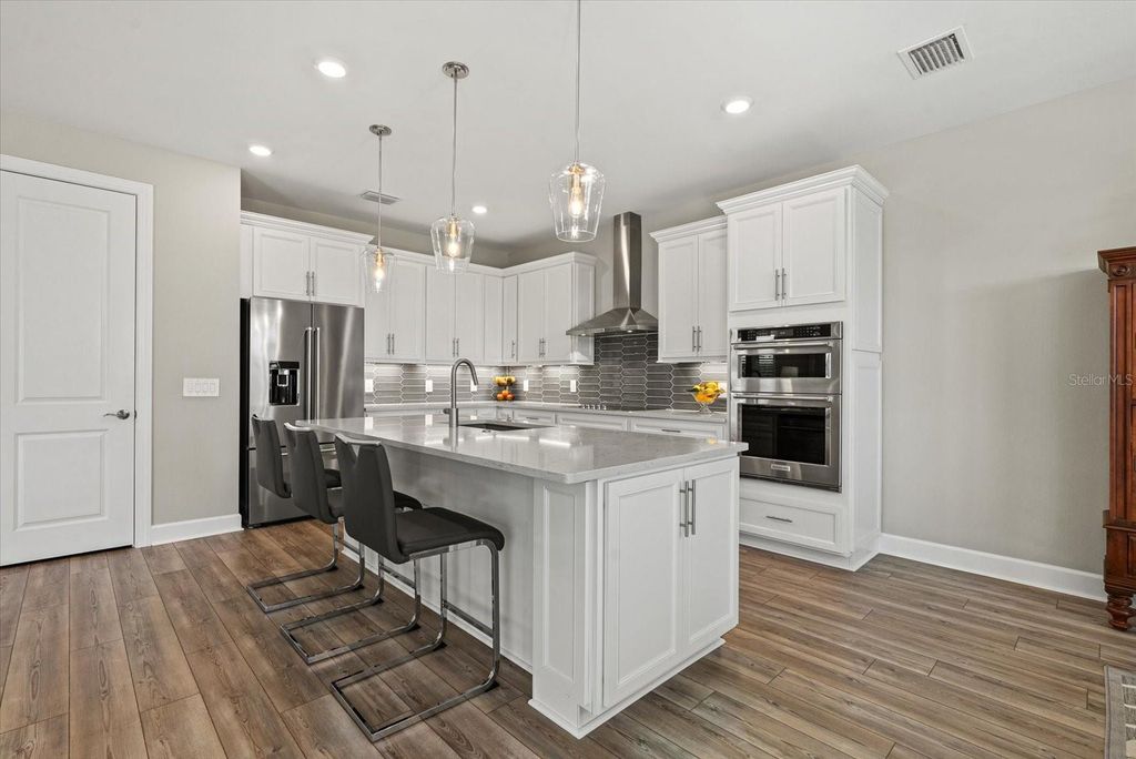 Image 4 of property listing at 5925 BLUESTAR COURT, Lakewood Ranch, FL 34211