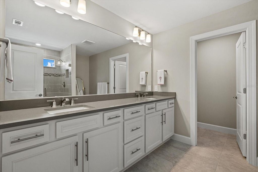 Image 31 of property listing at 5925 BLUESTAR COURT, Lakewood Ranch, FL 34211