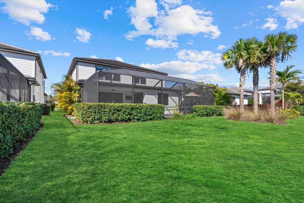 Image 38 of property listing at 5925 BLUESTAR COURT, Lakewood Ranch, FL 34211