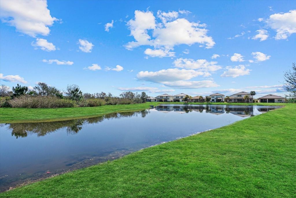 Image 40 of property listing at 5925 BLUESTAR COURT, Lakewood Ranch, FL 34211