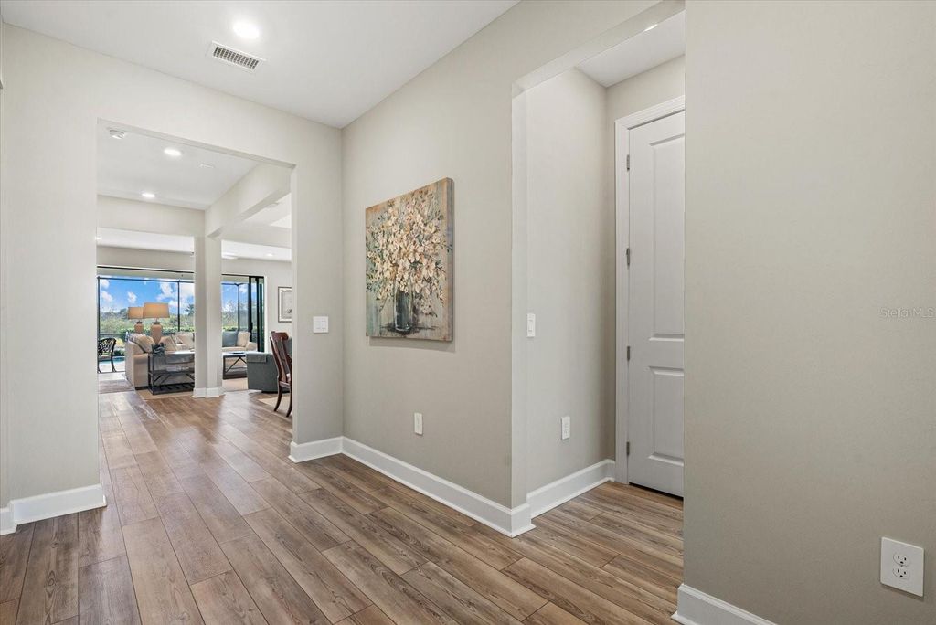 Image 7 of property listing at 5925 BLUESTAR COURT, Lakewood Ranch, FL 34211