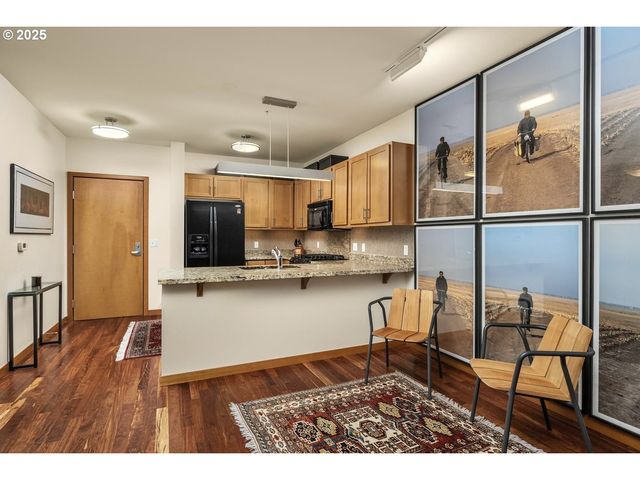 2335 Nw RALEIGH St 305, Portland, OR 97210