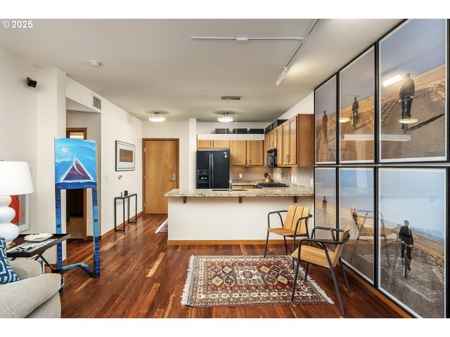 2335 Nw RALEIGH St 305, Portland, OR 97210