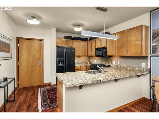 2335 Nw RALEIGH St 305, Portland, OR 97210