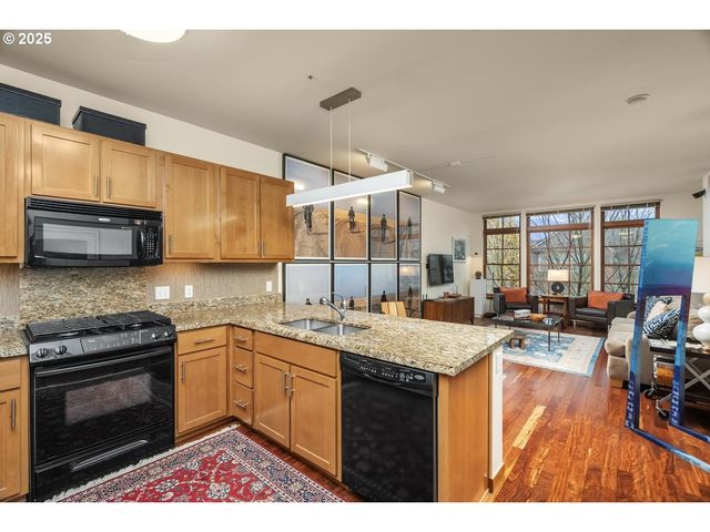 2335 Nw RALEIGH St 305, Portland, OR 97210