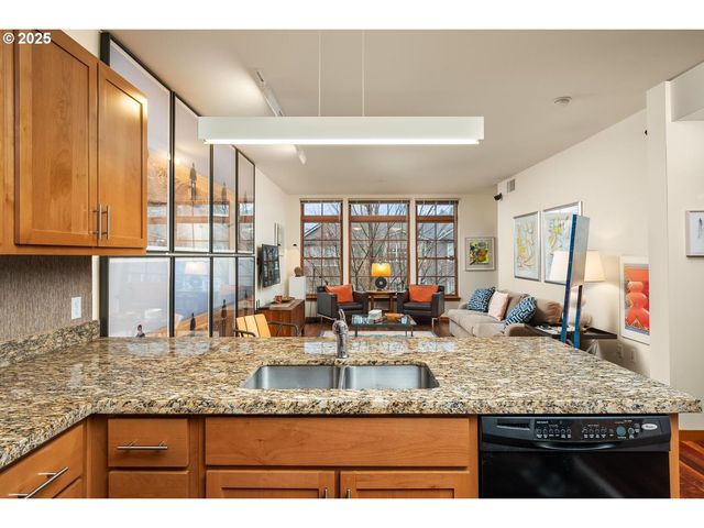 2335 Nw RALEIGH St 305, Portland, OR 97210