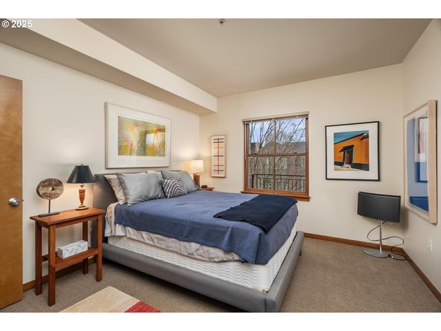 2335 Nw RALEIGH St 305, Portland, OR 97210