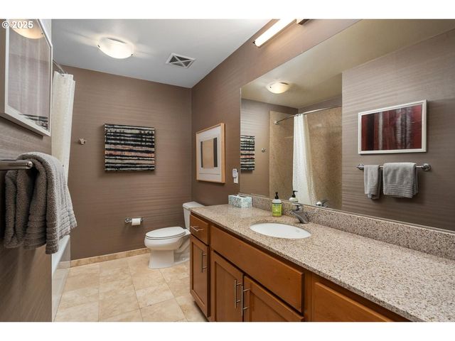 2335 Nw RALEIGH St 305, Portland, OR 97210