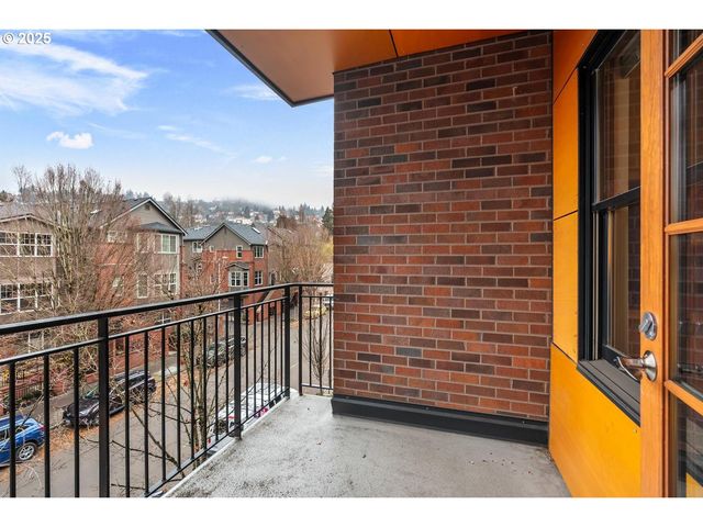 2335 Nw RALEIGH St 305, Portland, OR 97210