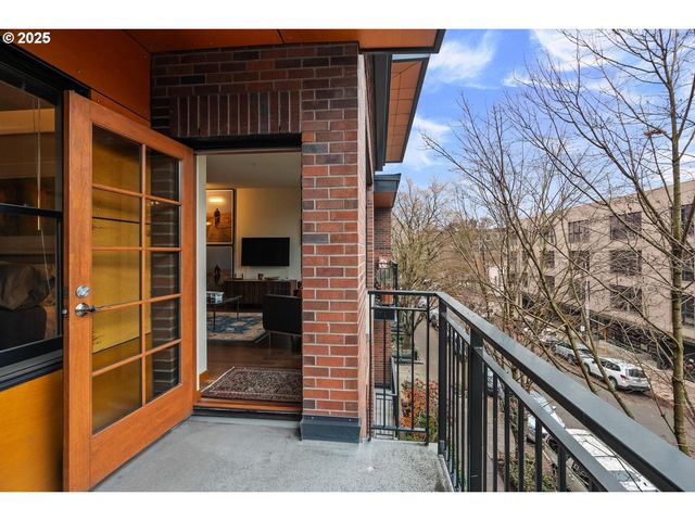 2335 Nw RALEIGH St 305, Portland, OR 97210