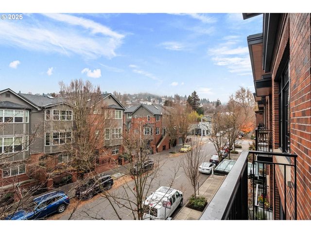 2335 Nw RALEIGH St 305, Portland, OR 97210