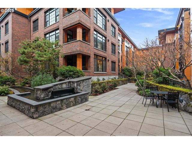 2335 Nw RALEIGH St 305, Portland, OR 97210