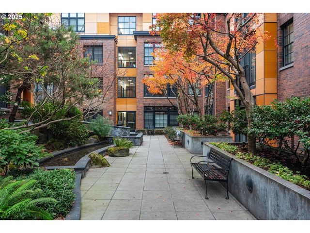 2335 Nw RALEIGH St 305, Portland, OR 97210