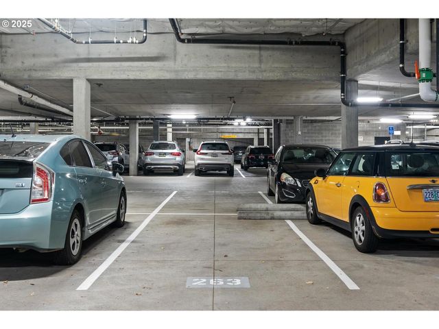 2335 Nw RALEIGH St 305, Portland, OR 97210