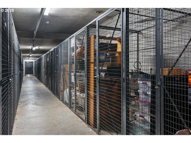 2335 Nw RALEIGH St 305, Portland, OR 97210