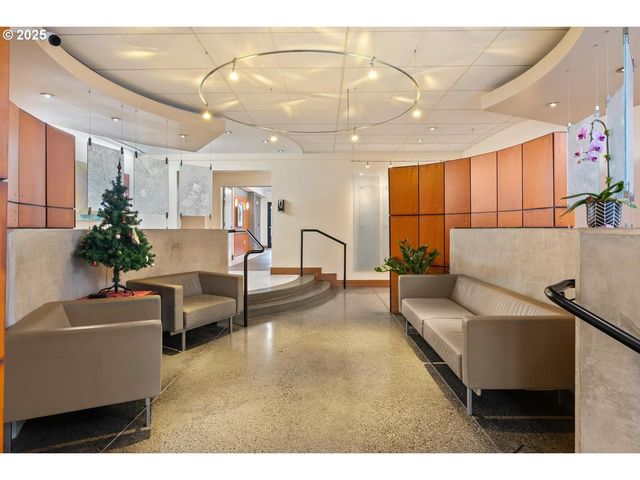 2335 Nw RALEIGH St 305, Portland, OR 97210