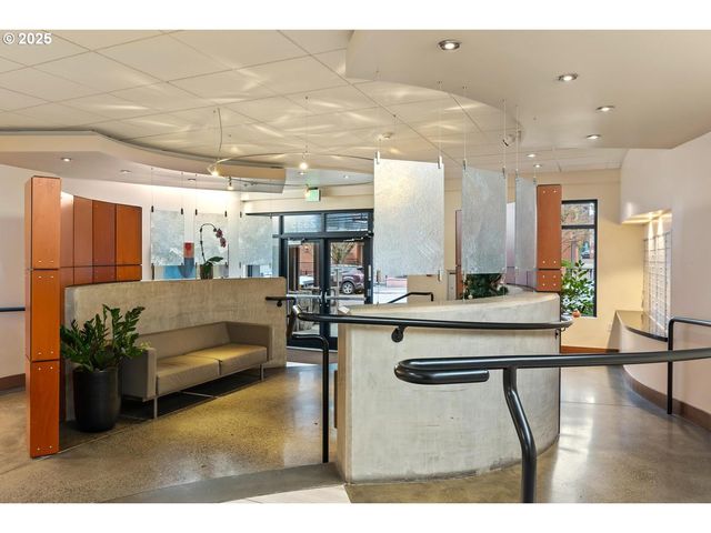 2335 Nw RALEIGH St 305, Portland, OR 97210