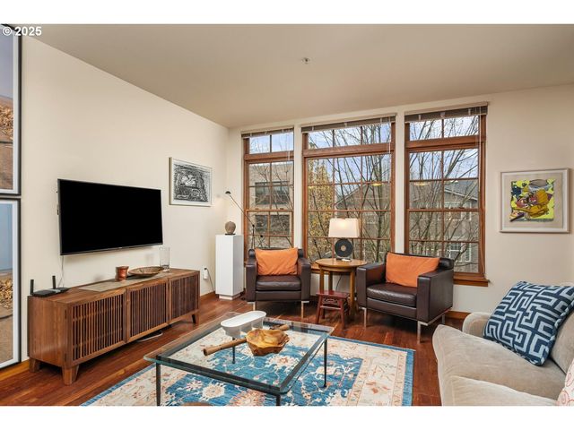 2335 Nw RALEIGH St 305, Portland, OR 97210