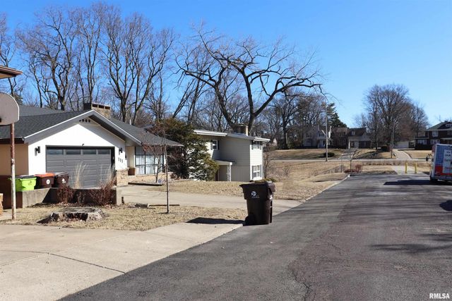 111 W MERLE Lane, Peoria, IL 61604