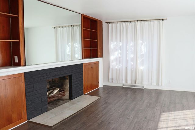 111 W MERLE Lane, Peoria, IL 61604