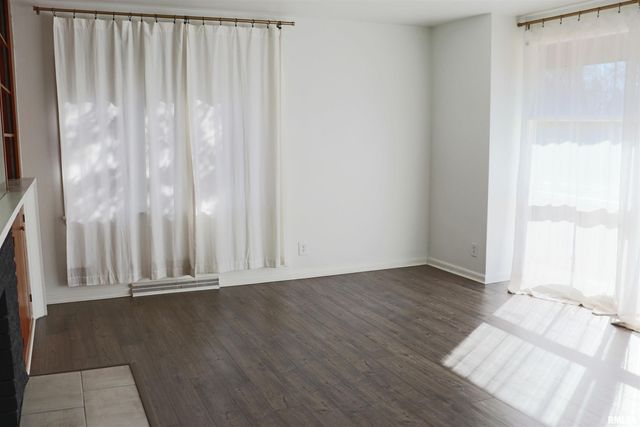 111 W MERLE Lane, Peoria, IL 61604