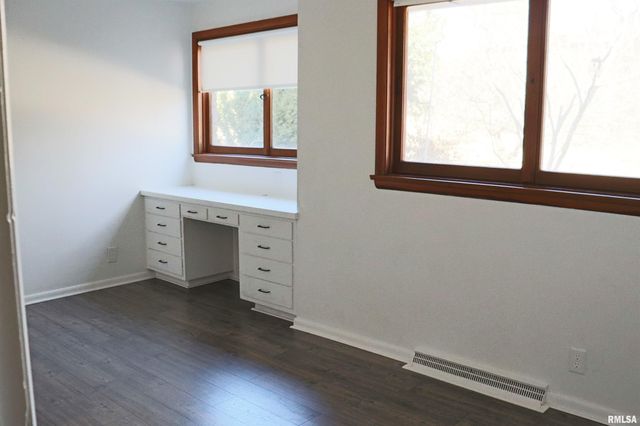 111 W MERLE Lane, Peoria, IL 61604