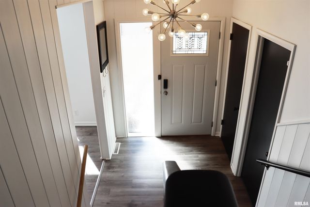 111 W MERLE Lane, Peoria, IL 61604