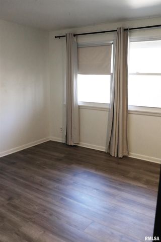 111 W MERLE Lane, Peoria, IL 61604