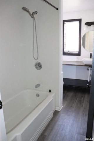 111 W MERLE Lane, Peoria, IL 61604