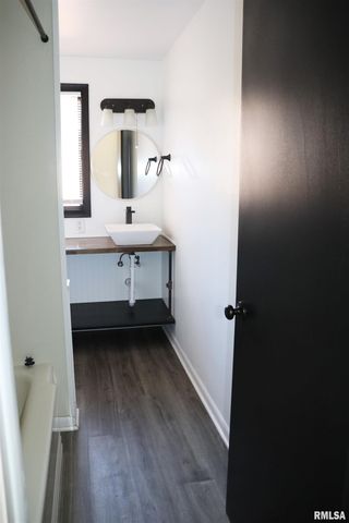 111 W MERLE Lane, Peoria, IL 61604