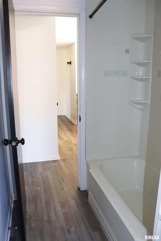 111 W MERLE Lane, Peoria, IL 61604