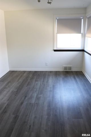 111 W MERLE Lane, Peoria, IL 61604