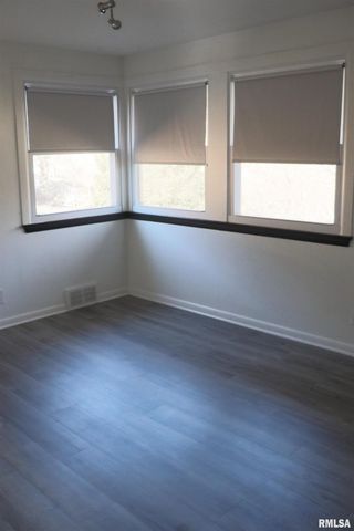 111 W MERLE Lane, Peoria, IL 61604