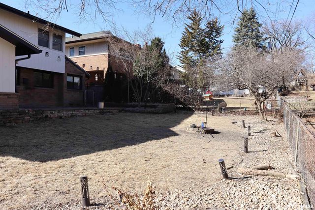 111 W MERLE Lane, Peoria, IL 61604