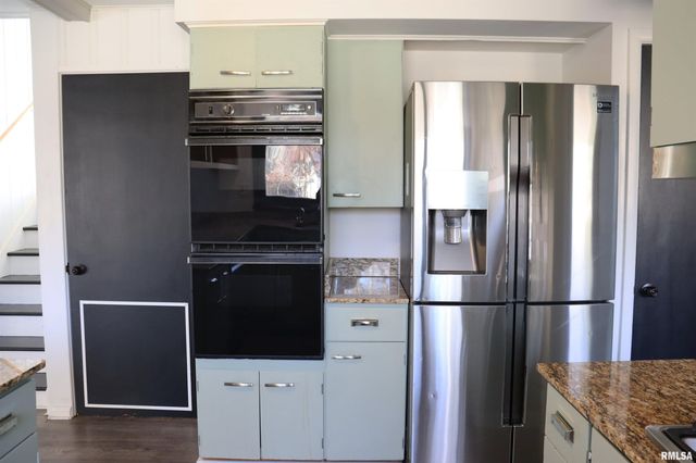 111 W MERLE Lane, Peoria, IL 61604