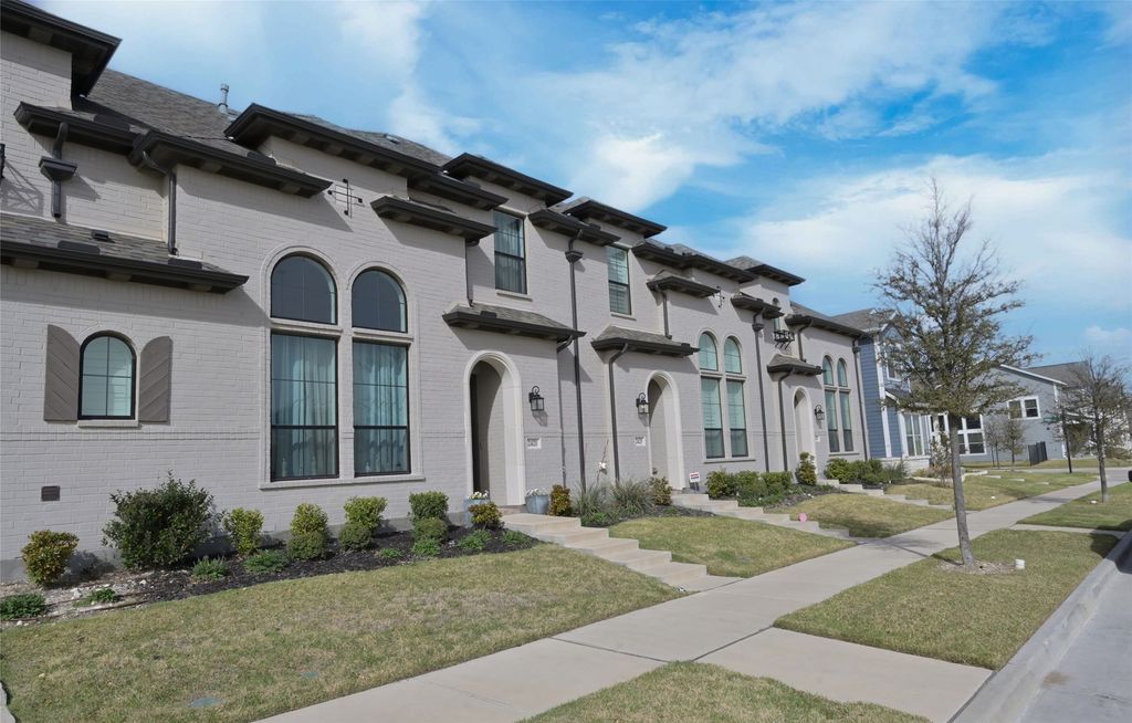 2421 Longspur Drive, Fort Worth, TX 76008