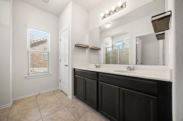 2105 Town Centre DR 44, Round Rock, TX 78664