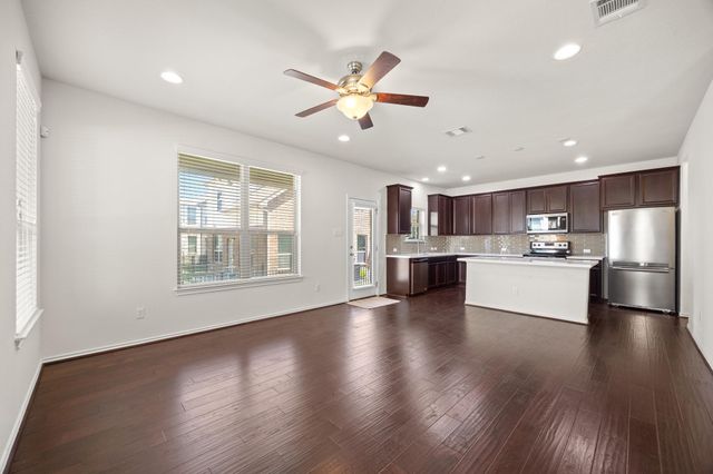 2105 Town Centre DR 44, Round Rock, TX 78664