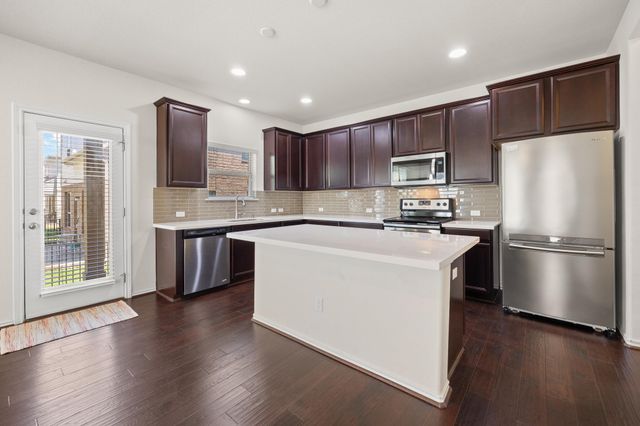 2105 Town Centre DR 44, Round Rock, TX 78664