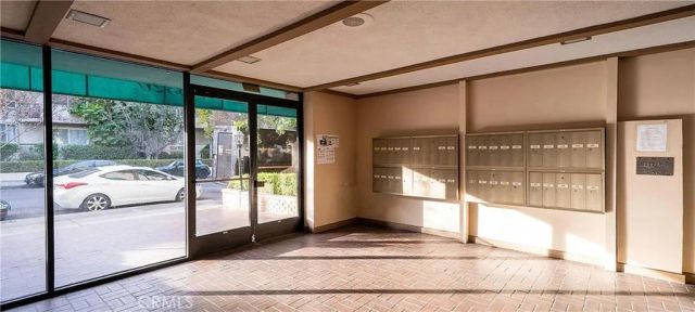 5320 Zelzah Avenue 201, Encino, CA 91316