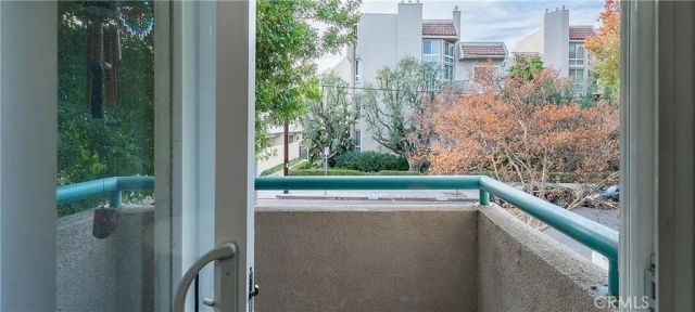 5320 Zelzah Avenue 201, Encino, CA 91316