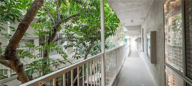 5320 Zelzah Avenue 201, Encino, CA 91316