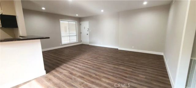 5320 Zelzah Avenue 201, Encino, CA 91316