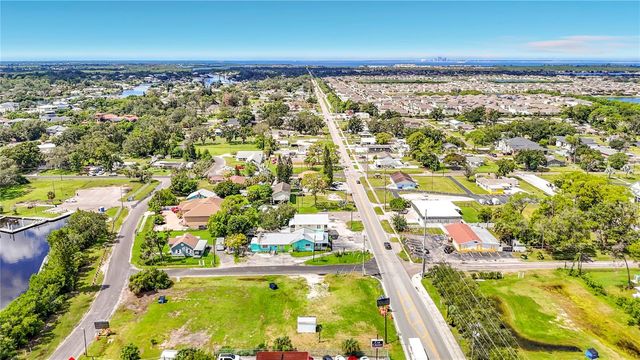 203 1ST STREET NW, Ruskin, FL 33570