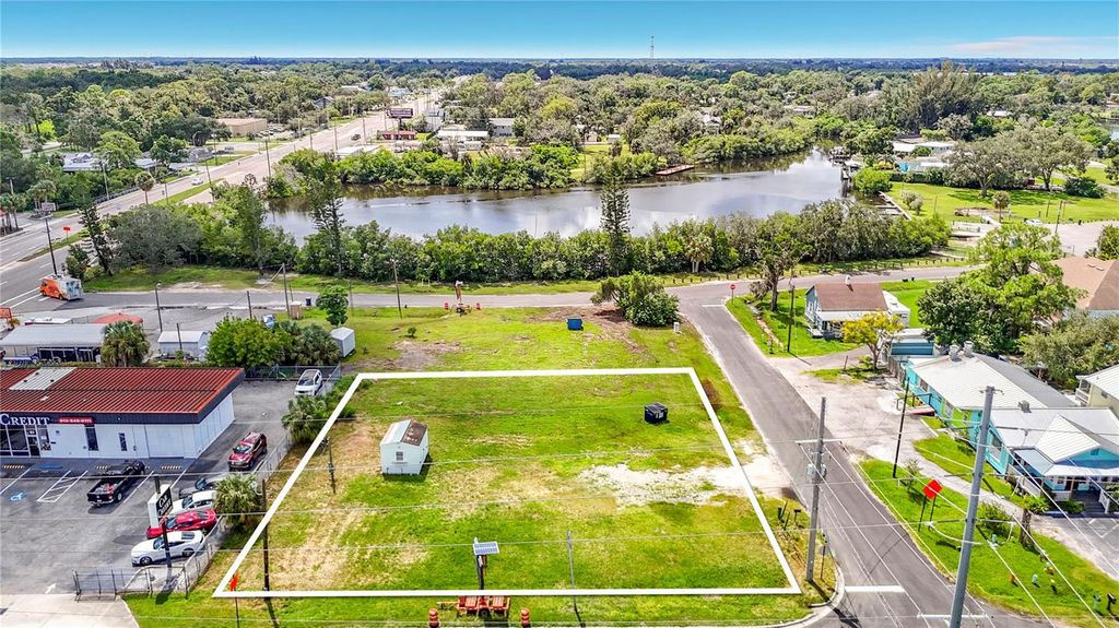203 1ST STREET NW, Ruskin, FL 33570