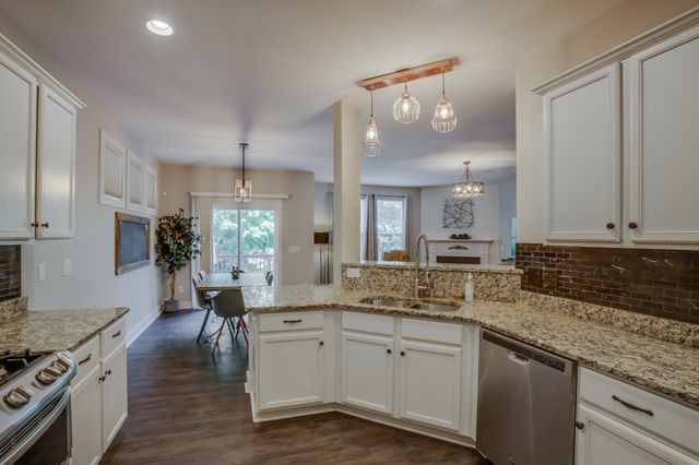 2128 Ravenscourt Dr, Thompsons Station, TN 37179