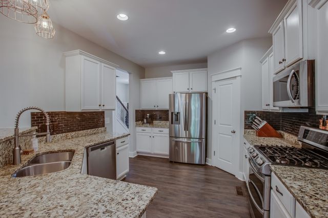 2128 Ravenscourt Dr, Thompsons Station, TN 37179