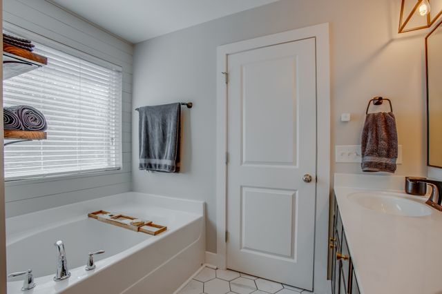2128 Ravenscourt Dr, Thompsons Station, TN 37179