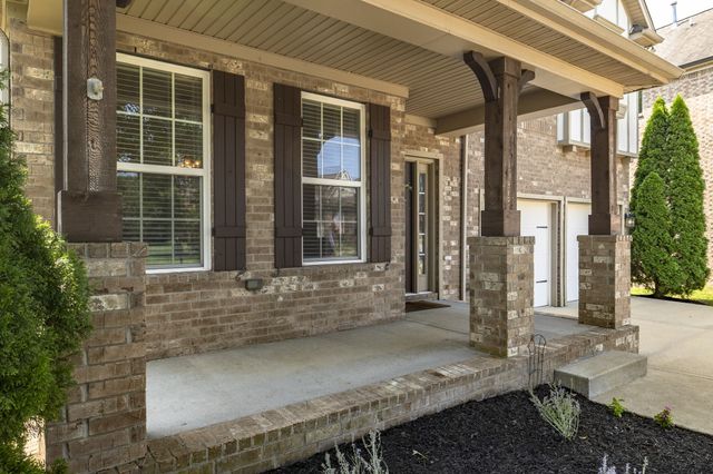 2128 Ravenscourt Dr, Thompsons Station, TN 37179